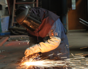 man welding - iso container DEMI Services